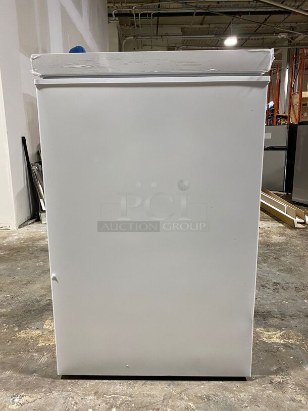 Brand New Scratch & Dent Insignia 7 Cu. Ft. Chest Freezer, White - Image 5 of 6