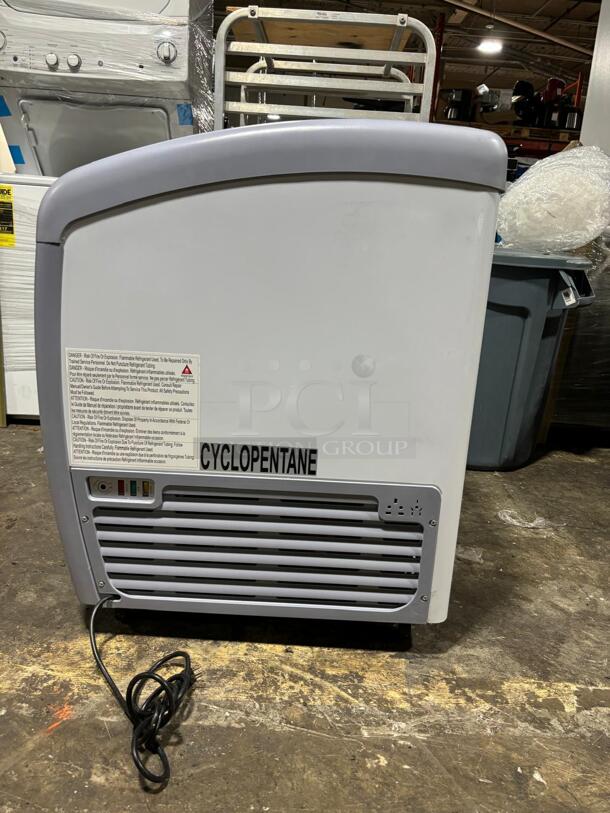 Coldline XS160 26" Curved Glass Top Ice Cream Freezer with LED | 6 Cu.Ft.
 - Image 2 of 5
