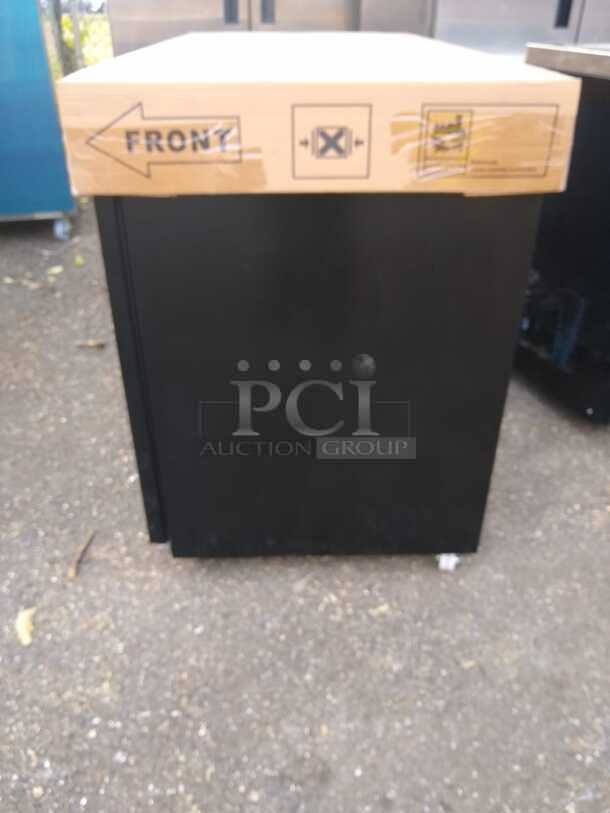 BRAND NEW SCRATCH & DENT Dukers DKB60-M2 61″ Dual Tap Kegerator Draft Beer Cooler
 - Image 3 of 4
