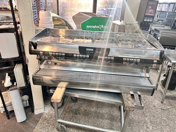 Excellent Condition Nuova Simonelli Aurelia II 4 Group Commercial Expresso Machine 220 Volt 1 Phase Tested and Working! - Image 5 of 10