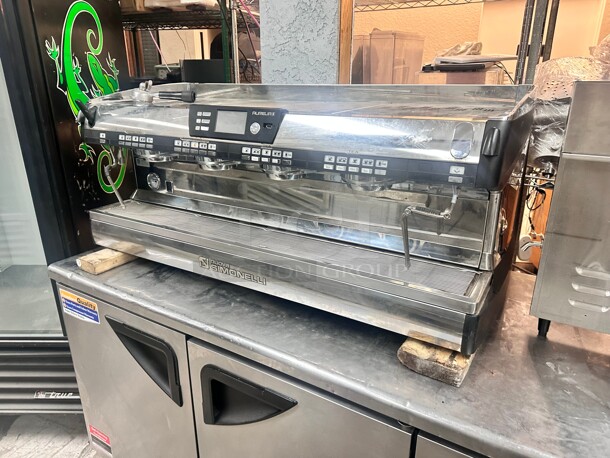 Excellent Condition 2017 Nuova Simonelli Aurelia II 4 Group Commercial Expresso Machine 220 Volt 1 Phase Tested and Working! - Image 3 of 10