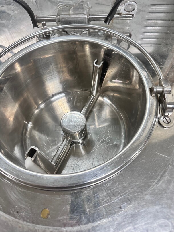 Late Model Florntia SL1 Churning Batch Freezer Gelato Machine w/ (1) 15 qt Flavor Hopper, 220v Working - Image 3 of 10