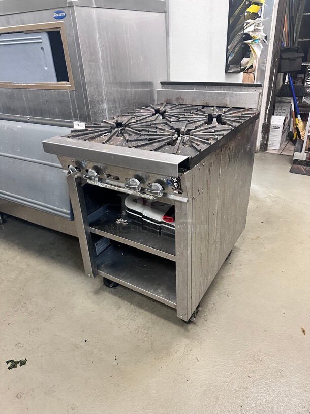 Working Montague Company M24-5  Gas Heavy Duty Range w/ (4) Open Burners, Modular Stand Base, 120.000 BTU - Image 7 of 7