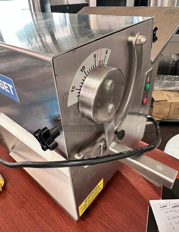 Late Model Somerset CDR-100 10 inch Countertop One Stage Dough Sheeter - 120V, 1/4 hp Tested and Working - Image 4 of 9