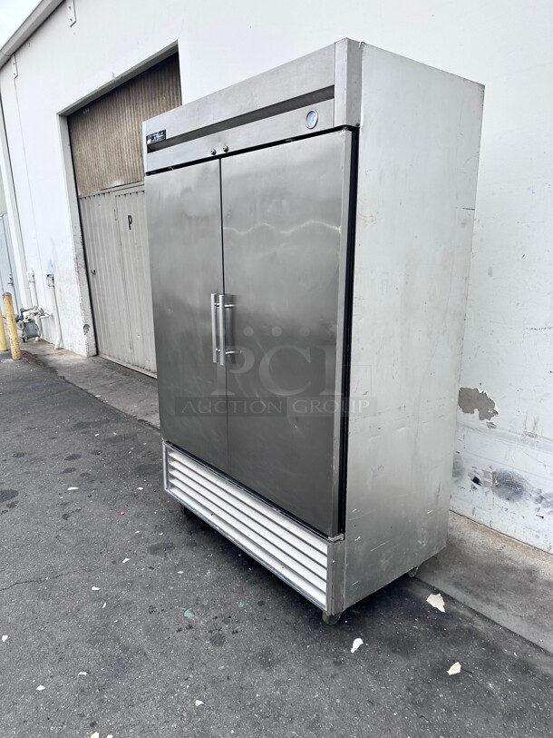 Certified Working True T-49-HC 54 inch Solid Door Reach-In Commercial Refrigerator 115 Volt - Image 3 of 6