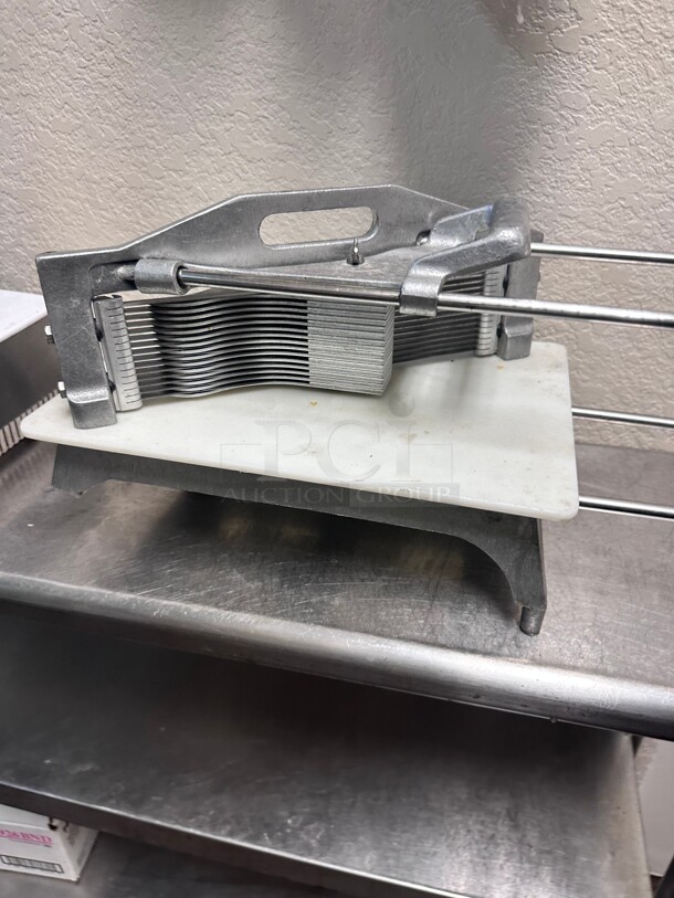 Vollrath 0643N Tomato Pro Cutter, 3/16 inch Cut, Straight Blades NSF - Image 6 of 9