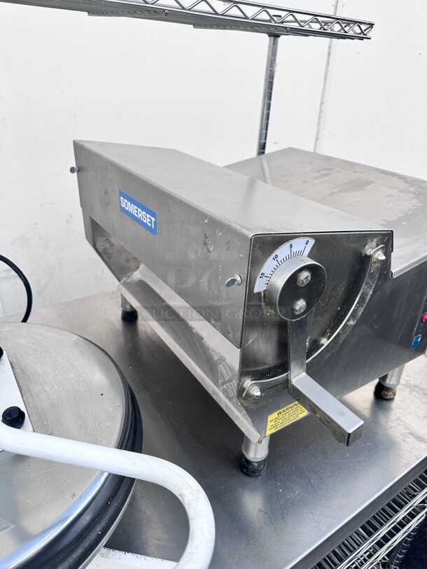 Late Model Somerset CDR-500 Countertop 20 inch Dough / Fondant Roller Sheeter, 500 Pieces/Hour - One Stage, Horizontal Rollers 115 Volt Tested and Working - Image 4 of 8