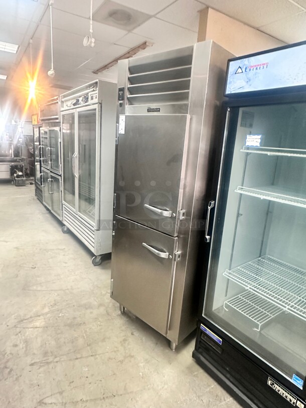 Late Model Traulsen AHF132WP-HHS Full Height Insulated Heated Cabinet w/ (3) Pan Capacity, 208v/1ph Tested and Working - Image 3 of 9