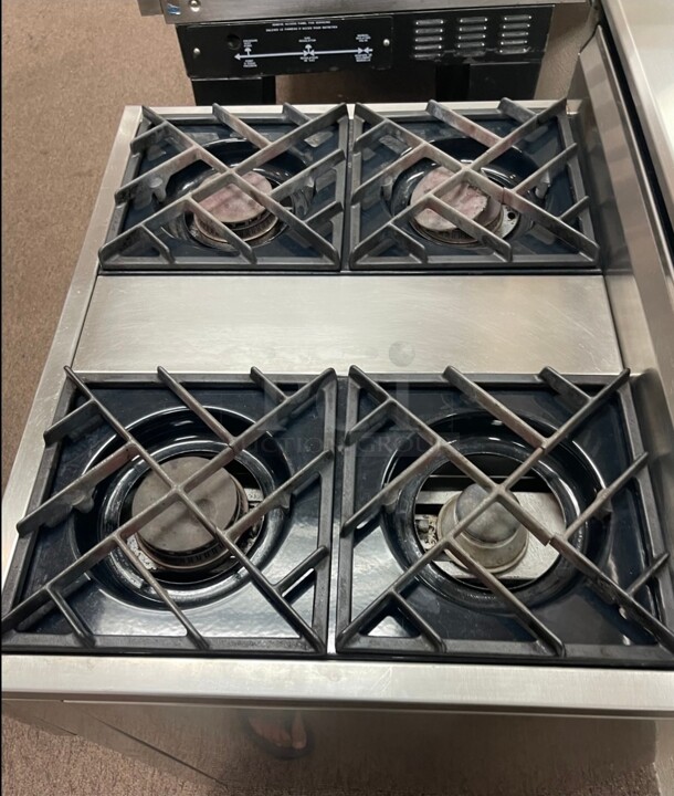 Jade Range 4 Burner with Convection Oven Range Gas Operated Tested and Working - Image 8 of 10