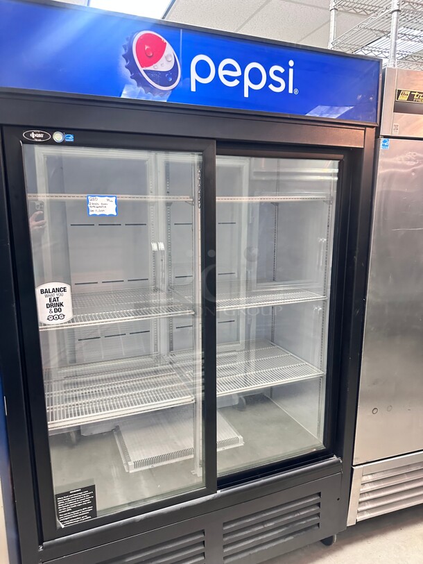 Late Model QBD CD45 Sliding 2 Door Upright Pop Juice Fridge Cooler 40 CuFt 115 Volt Tested and Working - Image 6 of 7