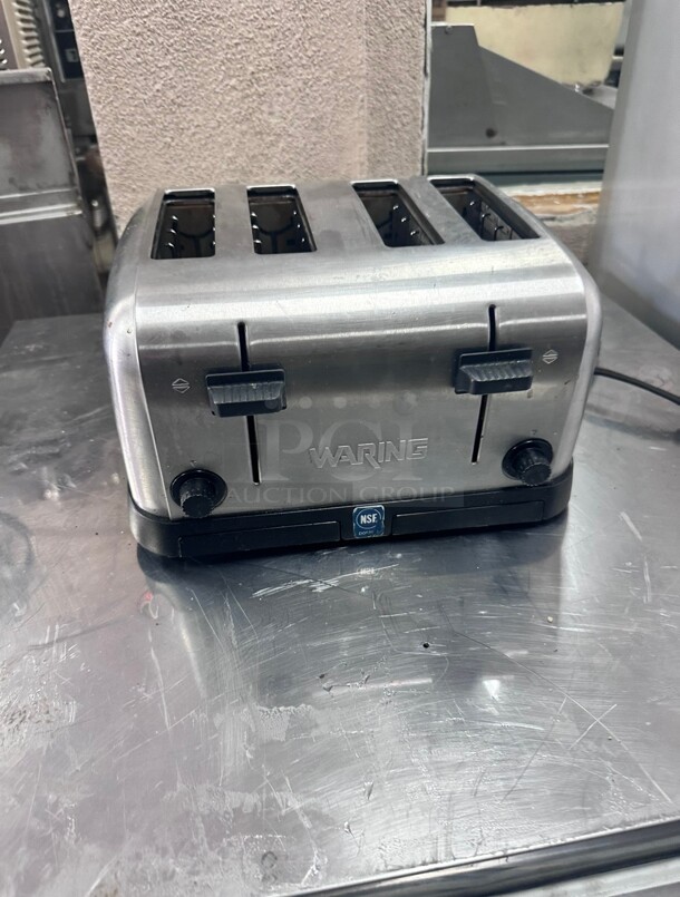 Late Model Waring WCT708 Slot Toaster w/ 4 Slice Capacity & 1 3/8 inch W Product Opening, 120v Tested and Working!