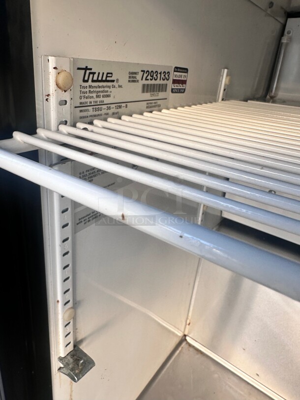 True TSSU-36-12M-B 36 3/8" 2 Door Mega Top Refrigerated Sandwich Prep Table 115 Volt Working - Image 4 of 5