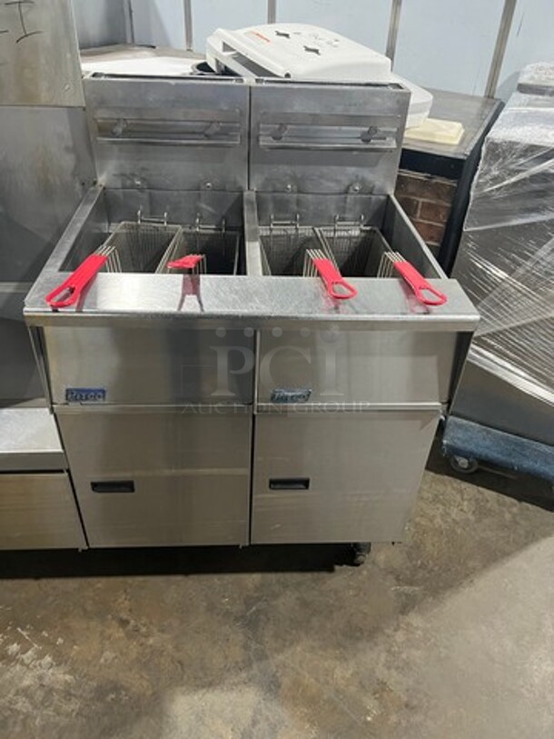 FAB! Pitco Frialator Commercial Natural Gas Powered 4 Bay Deep Fat Fryer! With Middle Fryer Basket Rack! All Stainless Steel! On Casters! Model: SGH50 SN: G13JE049283! Working When Removed!  - Image 2 of 12