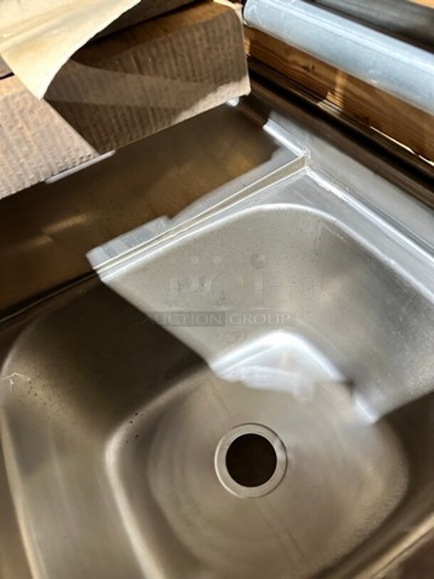 BRAND NEW! IN THE CRATE! Eagle Commercial Single Compartment Sink! With Dual Side Drain Board! With Back Splash! With Legs! All Stainless Steel! Model: 41416118 - Image 5 of 6