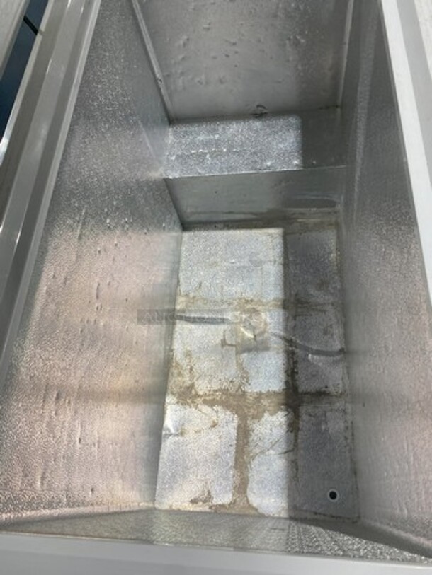 Diamond Commercial Chest Freezer! Model DCF44! 115V 1 Phase!  - Image 2 of 8