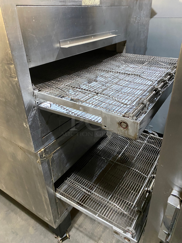 AMAZING! Blodgett Commercial Natural Gas Powered Double Deck Conveyor Pizza Oven! All Stainless Steel! On Casters! 2x Your Bid Makes One Unit! Model: MG32 SN: 0492B4792106 120/208V 60HZ 1 Phase - Image 4 of 12