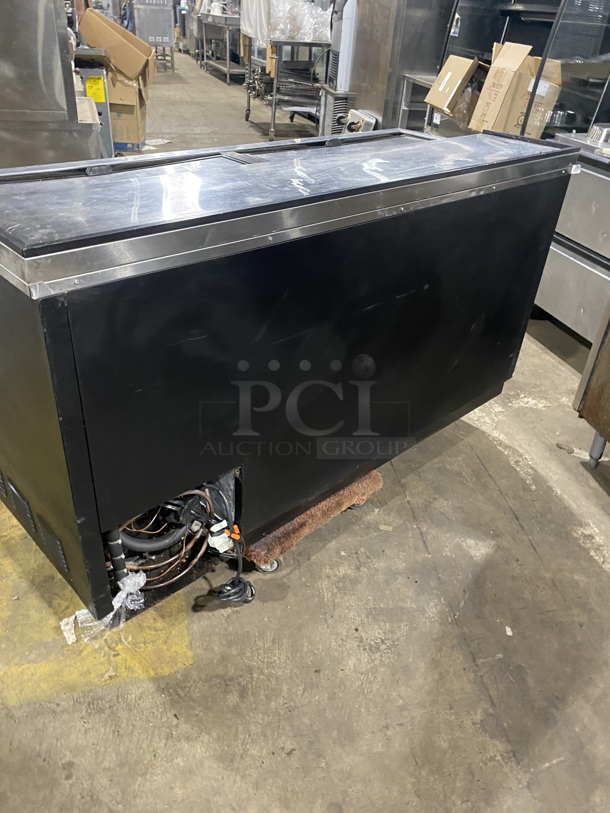 True Refrigerated 2 Top Sliding Door Beer Bottle Cooler! Model TD65-24 Serial 6556524! 115V 1 Phase!  - Image 4 of 8