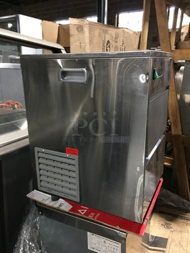 NEW! OUT OF THE BOX! SCRATCH-N-DENT! Whynter Undercounter Ice Maker! 44LB A Day Capacity! Model: FIM450HS 115V - Image 2 of 8