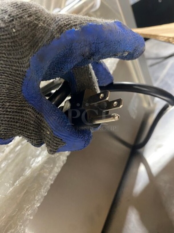 NEW! IN THE BOX! Wells Commercial Countertop Hot Dog Roller Grill! All Stainless Steel! Model: WRG30SR 120V - Image 9 of 9