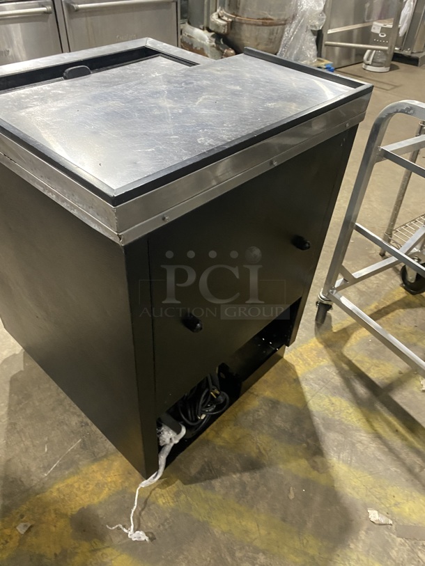 True Refrigerated 1 Top Sliding Door Beer Bottle Cooler! Model TD24-07 Serial 6527072! 115V 1 Phase!  - Image 4 of 7