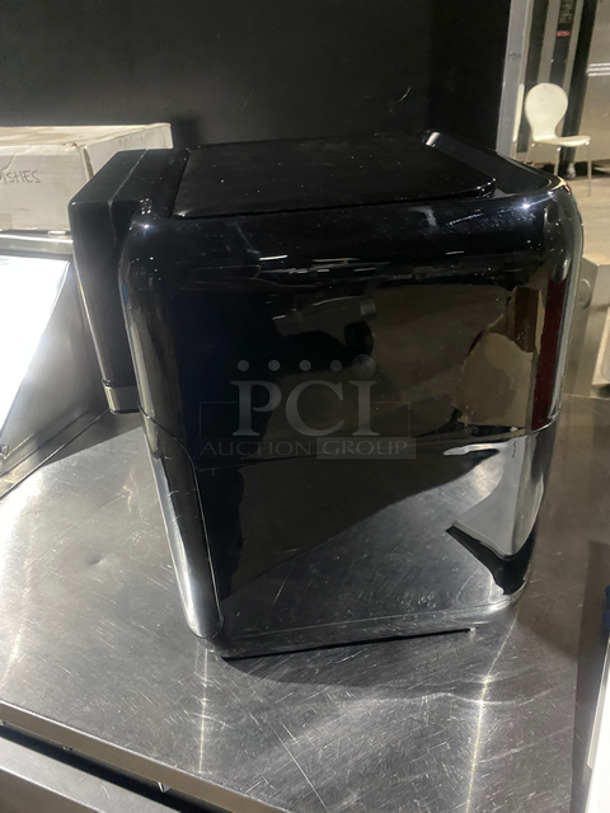 Insignia Countertop 10 Quart Digital Air Fryer! Model: NSAFO6DBK1 120V 60HZ - Image 2 of 8
