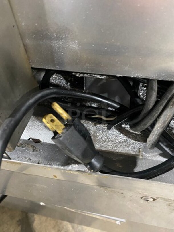 Woodstone Commercial Countertop Natural Gas Powered Flat Griddle! With Split Top! With Back & Side Splashes! All Stainless Steel! On Legs! Model: WSPL8364CT00NG SN: GP1826JUN1501852 - Image 10 of 10