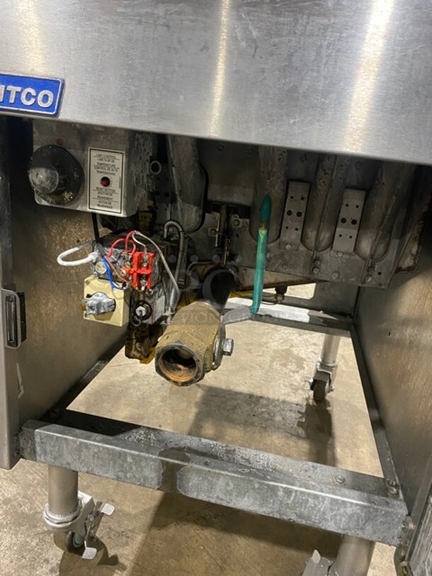 Amaizing! Pitco Frialator Commercial Natural Gas Powered Deep Fat Fryer! With Metal Frying Baskets! All Stainless Steel! On Casters! MODEL SG18 SN: G11ME059167  - Image 7 of 9