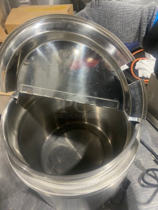 APW Wyott Commercial Countertop Cook And Serve! With Lid! Solid Stainless Steel! Model: PCW11 SN: 0909D01188 120V 60HZ 1 Phase - Image 7 of 10