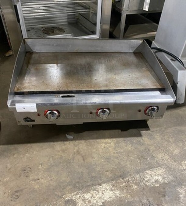 Star Max Commercial Countertop Electric Powered Flat Top Griddle! With Back And Side Splashes! All Stainless Steel! On Small Legs! WORKING WHEN REMOVED!