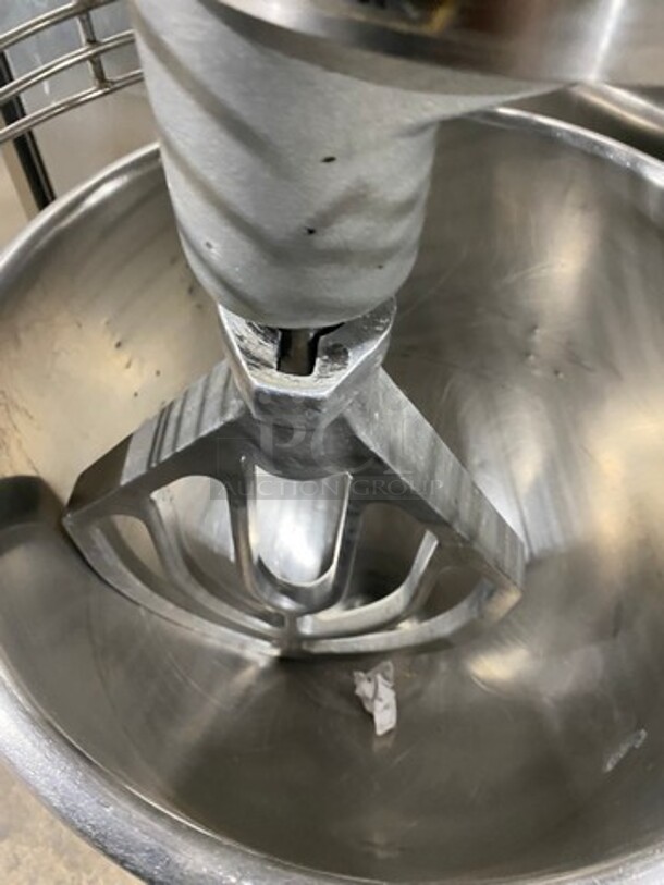 NICE! Univex Commercial 30 Quart Planetary Mixer! With Mixing Bowl And Guard! With Paddle Attachment! Model: SRM30 SN: M08020154 115V 60HZ 1 Phase! Working When Removed! - Image 6 of 10