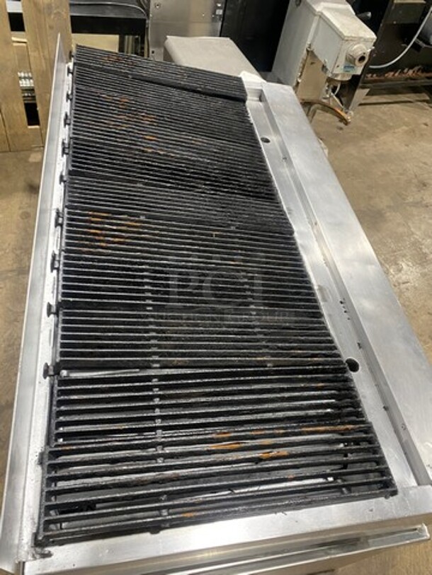 SWEET! Vulcan Commercial Countertop Natural Gas Powered Char Broiler Grill! Stainless Steel Body! On Small Legs! - Image 5 of 9