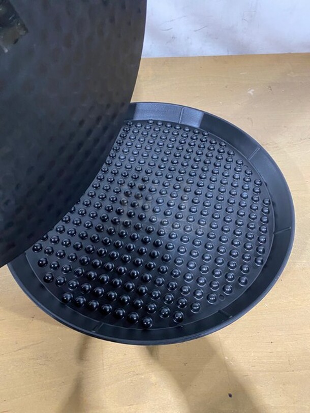 Hs Charcoal Poly Pizza Pleezer Tray! MODEL HS1036 6x Your Bid!  - Image 7 of 7