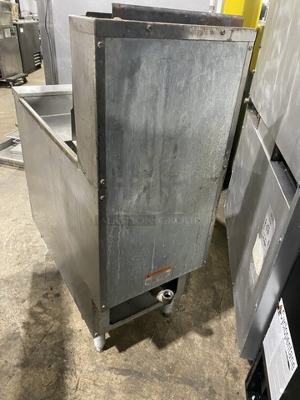 Pitco Frialator SG14 Stainless Steel Commercial Floor Style Natural Gas Powered Deep Fat Fryer 110,000 BTU. - Image 3 of 11
