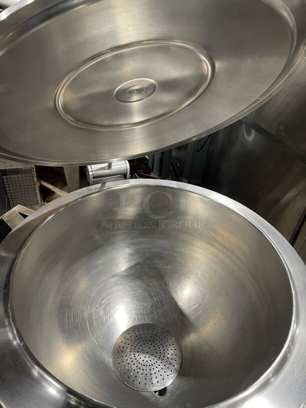 WOW! Market Forge Commercial Natural Gas Powered Jacket Self Contained Soup/Steam Kettle! All Stainless Steel! On Legs! 120V 1 Phase! Model: F-30GL-5 SN: 042816M5102-1365! - Image 5 of 12