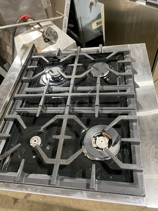 Zline Commercial Gas Powered 4 Burner Stove! With Oven Underneath! Stainless Steel! On Legs! MODEL RG30 SN: RG30GE2205022602 120V - Image 5 of 10