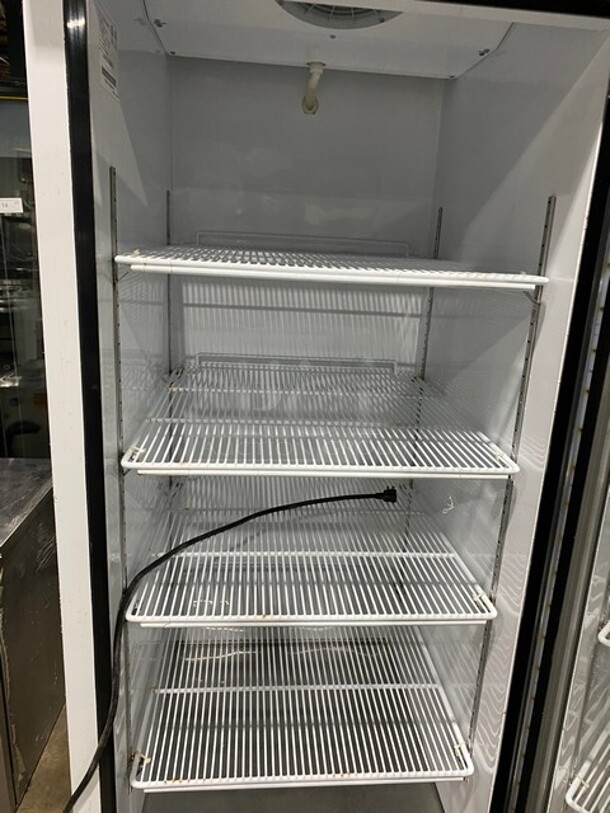 Migali Commercial Single Door Reach In Cooler Merchandiser w/ Poly Coated Racks on Commercial Casters! MODEL C-23RM SN: C-23RM16012292014 115V 1PH - Image 5 of 8