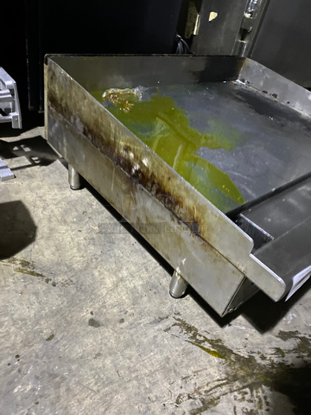 Imperial Commercial Countertop Natural Gas Powered Flat Top Griddle! With Back And Side Splashes! All Stainless Steel! On Small Legs! - Image 3 of 7