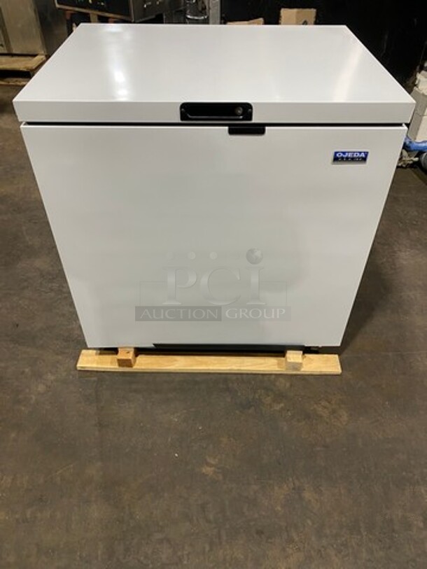 SCRATCH-N-DENT! Ojeda Commercial Reach Down Chest Freezer/ Cooler! With Hinged Top Lid! Model: NCFH34 SN: 000485330156Z 120V 60HZ 1 Phase - Image 2 of 9