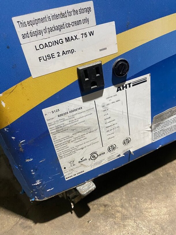 AHT Commercial Reach Down Ice Cream Chest Freezer Display! On Casters! Model: RIOS125 SN:60020500000169 120V 1PH - Image 8 of 9