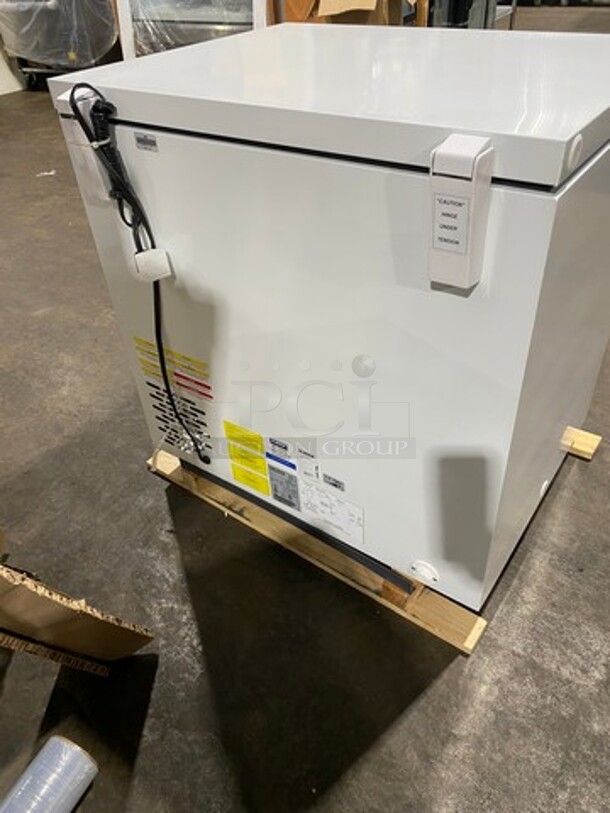 SCRATCH-N-DENT! Ojeda Commercial Reach Down Chest Freezer/ Cooler! With Hinged Top Lid! Model: NCFH34 SN: 000485330156Z 120V 60HZ 1 Phase - Image 5 of 9