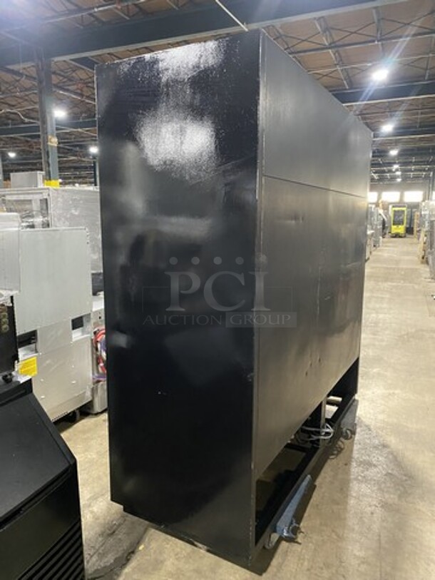 True 3 Sliding Door Cooler Merchandiser! With Poly Coated Rackks! Model GDM69 Serial 11920903! 115V 1 Phase!  - Image 4 of 9
