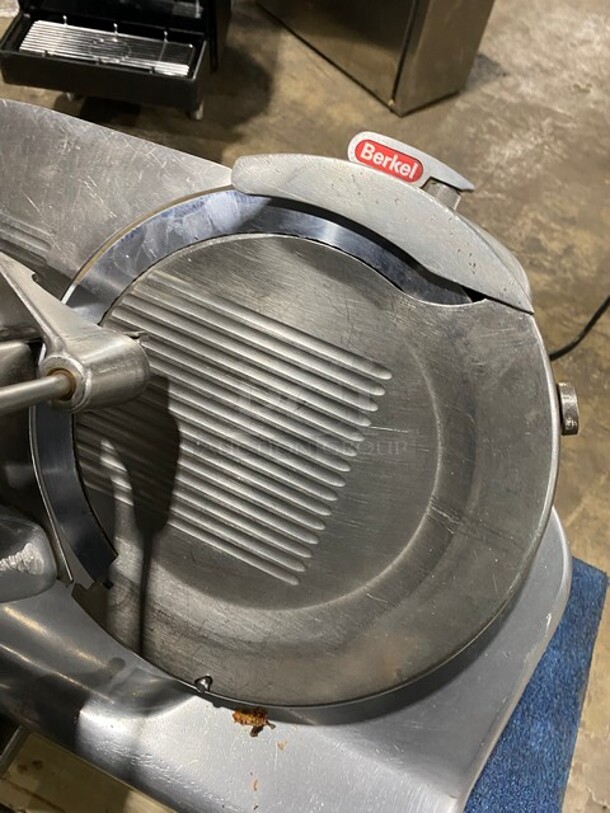 Berkel Stainless Steel Commercial Countertop Meat Slicer! - Image 5 of 8