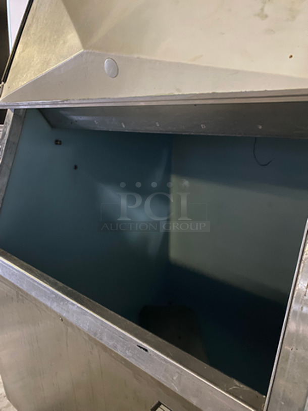Follet Commercial Ice Machine Head! On Commercial Follet Ice Bin! All Stainless Steel! On Legs! 2x Your Bid Makes One Unit! Model: MCD400A 115V 60HZ 1 Phase - Image 6 of 9