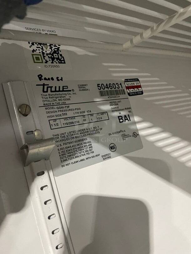 Nice! True GDM-72-LD Metal Commercial 3 Door Reach In Freezer Merchandiser w/ Poly Coated Racks on Commercial Casters. 115 Volts, 1 Phase - Image 7 of 7