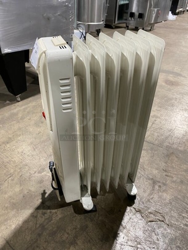 Comfort Zone Oil Filled Radiator Heater! Model: CZ7007 120V - Image 2 of 8
