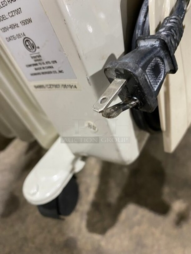 Comfort Zone Oil Filled Radiator Heater! Model: CZ7007 120V - Image 8 of 8