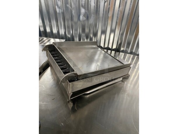 Rocky Mountain Commercial Countertop Griller/Broiler Combo! All Stainless Steel! Model MGB128! - Image 4 of 7