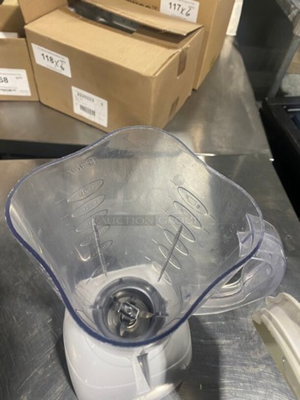 Oster Simple Blend Countertop Blender! With 1.5L Pitcher And Lid! - Image 5 of 8