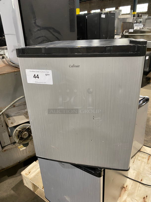 Culinair Countertop Mini Refrigerator! Model: AF100S