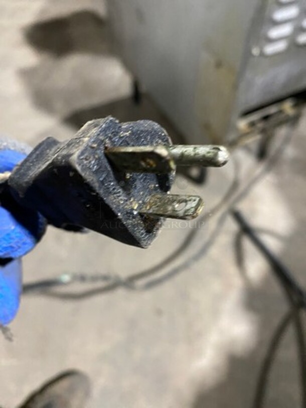 Pitco Commercial Electric Powered Crisp-N-Hold/Fry Warmer Dumping Station! With Backsplash! All Stainless Steel! On Legs! Model: PCF14 SN: E17LB077231 120V 60HZ 1 Phase - Image 8 of 8